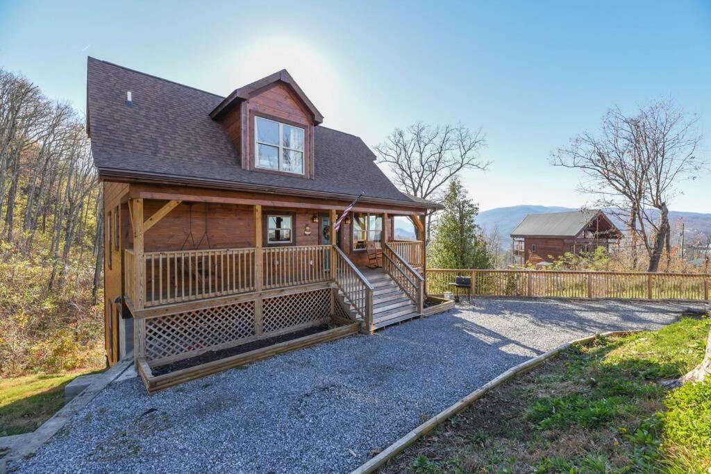 Walnut Ridge Cabin. Sleeps 7-11! Hot Tub, Pool Table, Minutes To Downtown Gatlinburg! ภายนอก รูปภาพ