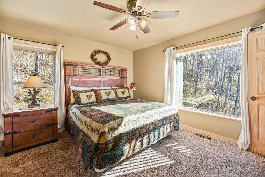Walnut Ridge Cabin. Sleeps 7-11! Hot Tub, Pool Table, Minutes To Downtown Gatlinburg! ภายนอก รูปภาพ