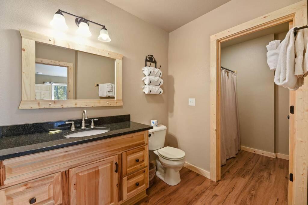 Walnut Ridge Cabin. Sleeps 7-11! Hot Tub, Pool Table, Minutes To Downtown Gatlinburg! ภายนอก รูปภาพ