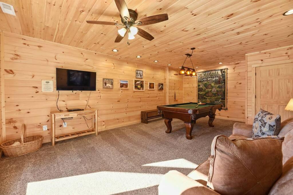 Walnut Ridge Cabin. Sleeps 7-11! Hot Tub, Pool Table, Minutes To Downtown Gatlinburg! ภายนอก รูปภาพ