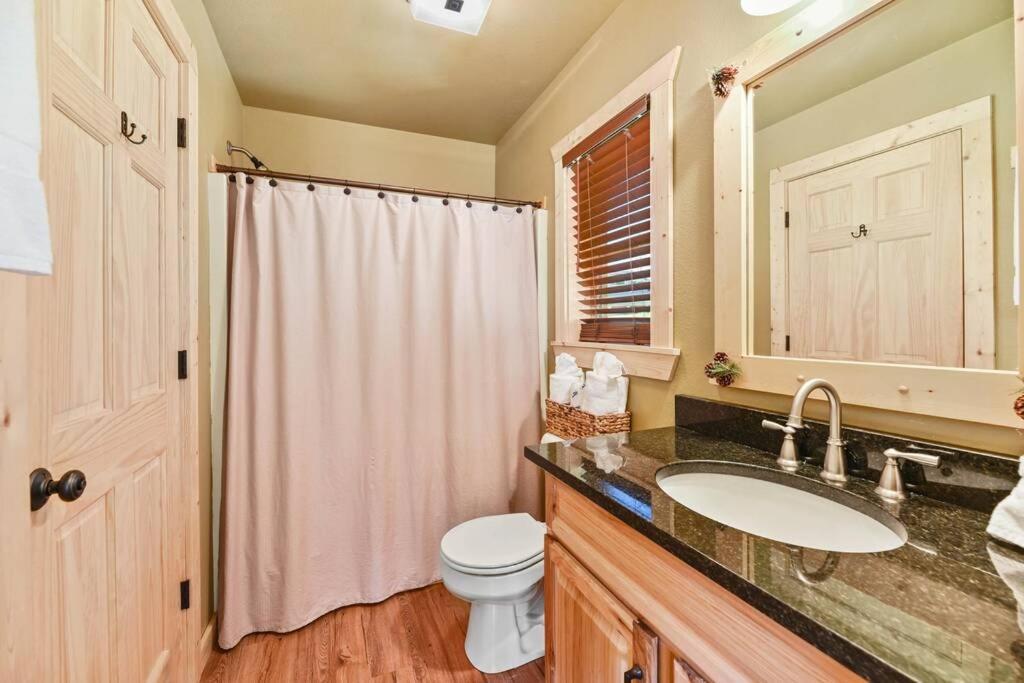 Walnut Ridge Cabin. Sleeps 7-11! Hot Tub, Pool Table, Minutes To Downtown Gatlinburg! ภายนอก รูปภาพ
