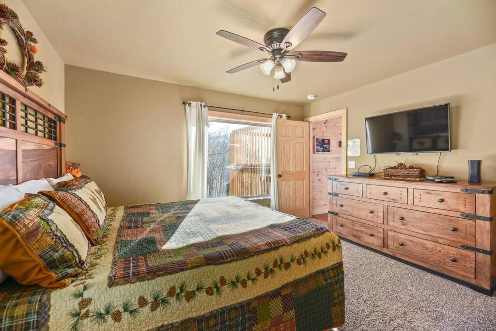 Walnut Ridge Cabin. Sleeps 7-11! Hot Tub, Pool Table, Minutes To Downtown Gatlinburg! ภายนอก รูปภาพ