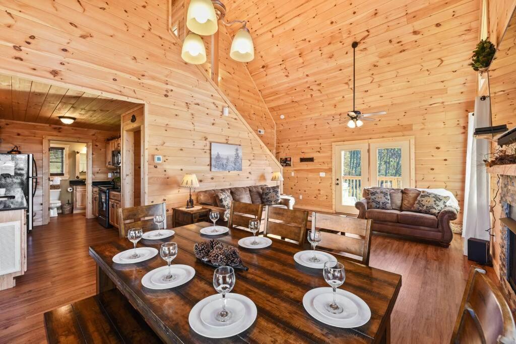 Walnut Ridge Cabin. Sleeps 7-11! Hot Tub, Pool Table, Minutes To Downtown Gatlinburg! ภายนอก รูปภาพ
