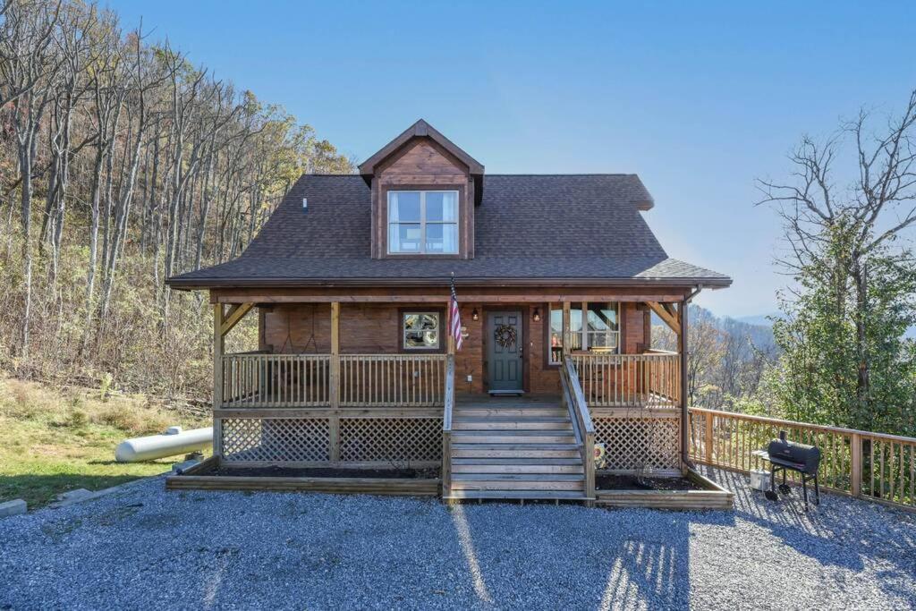 Walnut Ridge Cabin. Sleeps 7-11! Hot Tub, Pool Table, Minutes To Downtown Gatlinburg! ภายนอก รูปภาพ