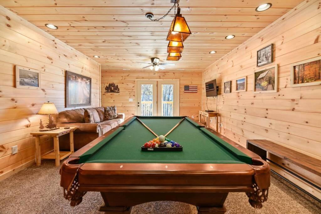Walnut Ridge Cabin. Sleeps 7-11! Hot Tub, Pool Table, Minutes To Downtown Gatlinburg! ภายนอก รูปภาพ