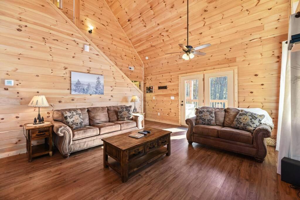 Walnut Ridge Cabin. Sleeps 7-11! Hot Tub, Pool Table, Minutes To Downtown Gatlinburg! ภายนอก รูปภาพ