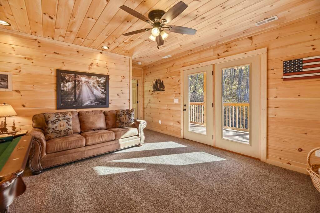 Walnut Ridge Cabin. Sleeps 7-11! Hot Tub, Pool Table, Minutes To Downtown Gatlinburg! ภายนอก รูปภาพ