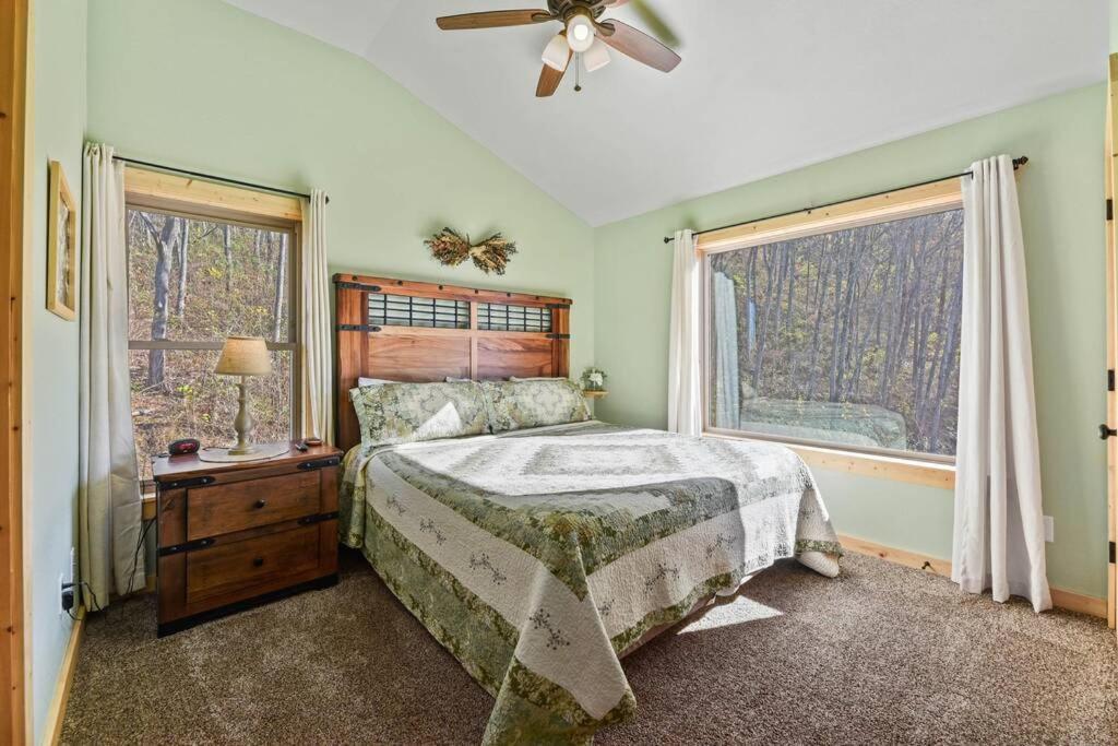 Walnut Ridge Cabin. Sleeps 7-11! Hot Tub, Pool Table, Minutes To Downtown Gatlinburg! ภายนอก รูปภาพ