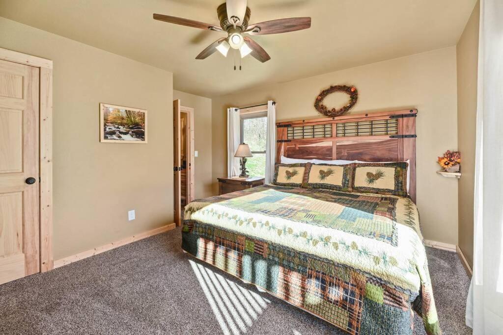 Walnut Ridge Cabin. Sleeps 7-11! Hot Tub, Pool Table, Minutes To Downtown Gatlinburg! ภายนอก รูปภาพ
