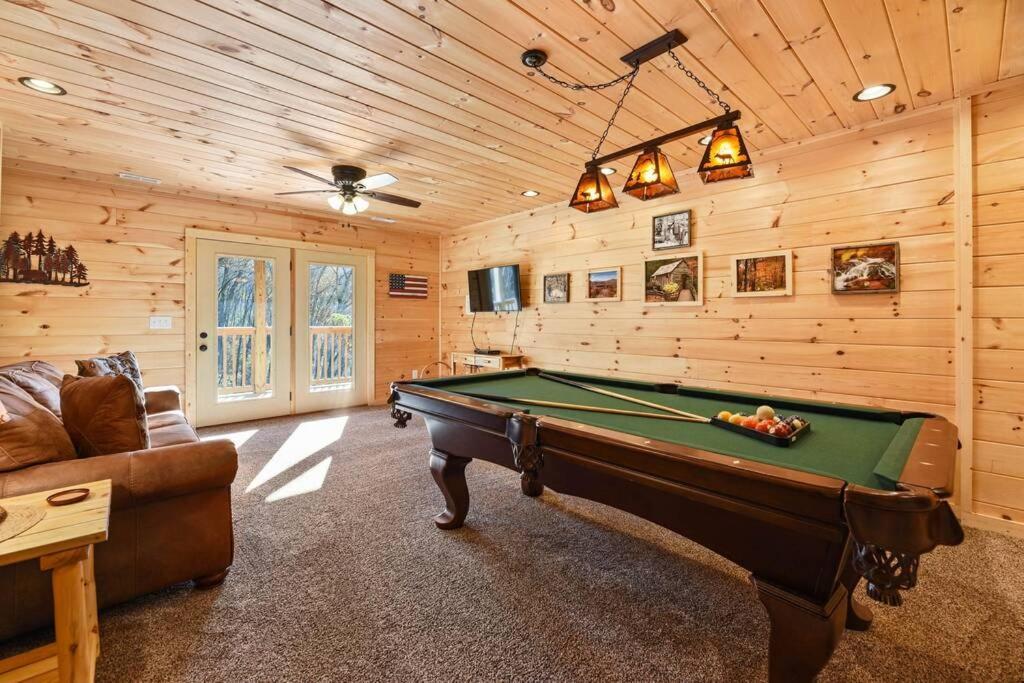 Walnut Ridge Cabin. Sleeps 7-11! Hot Tub, Pool Table, Minutes To Downtown Gatlinburg! ภายนอก รูปภาพ