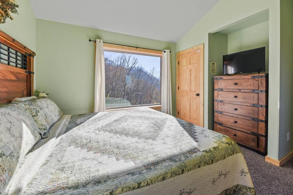 Walnut Ridge Cabin. Sleeps 7-11! Hot Tub, Pool Table, Minutes To Downtown Gatlinburg! ภายนอก รูปภาพ